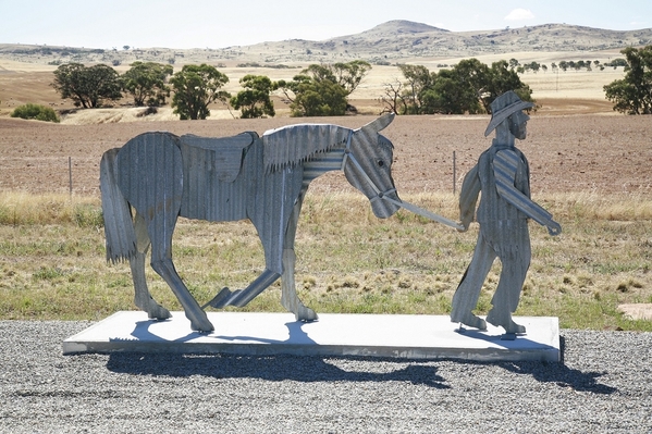 15_Goyder-Monument-with-horse