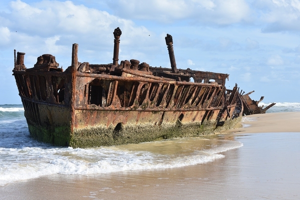 17_shipwreck-5422620_1280