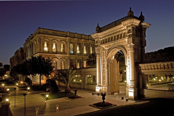 Ciragan Palace Kempisnki Istanbul (10)