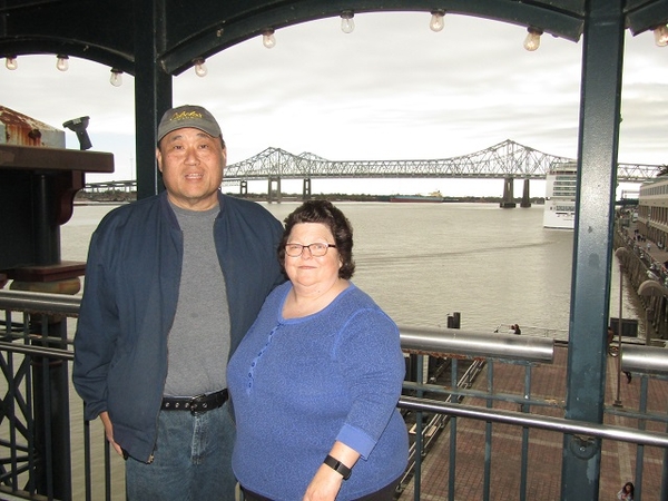 NOLA-Riverwalk-Bridge-us