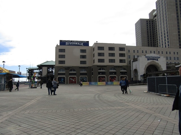 NOLA-Riverwalk-Outlet