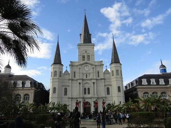 Saint-Louis-Cathedral-Outside-1