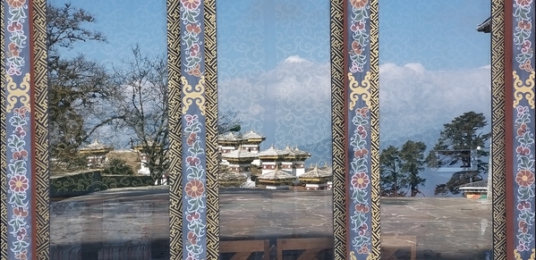 20200122_Bhutan Dochu La Pass Pagodas _ Flags 035