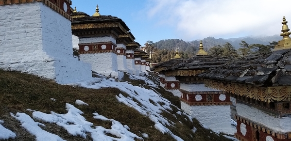 20200122_Bhutan Dochu La Pass Pagodas _ Flags 060