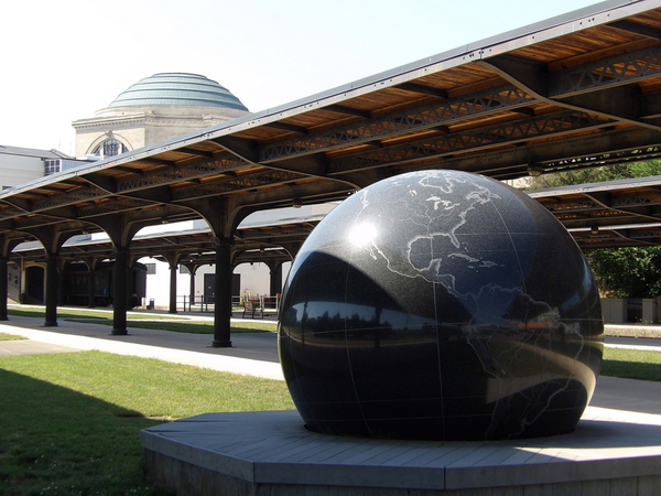 22-Platform with Kugel Globe