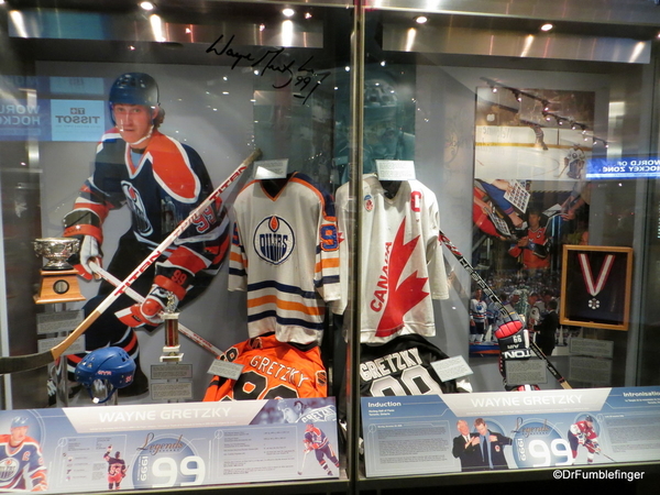 22 Hockey Hall of Fame