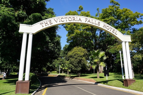 2_Vic Falls Hotel entrance