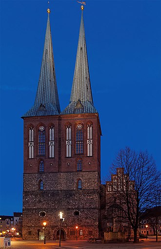 330px-Alt-Berlin_Nikolaikirche_Berlin-Mitte_Abend