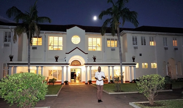 3_Victoria Falls Hotel