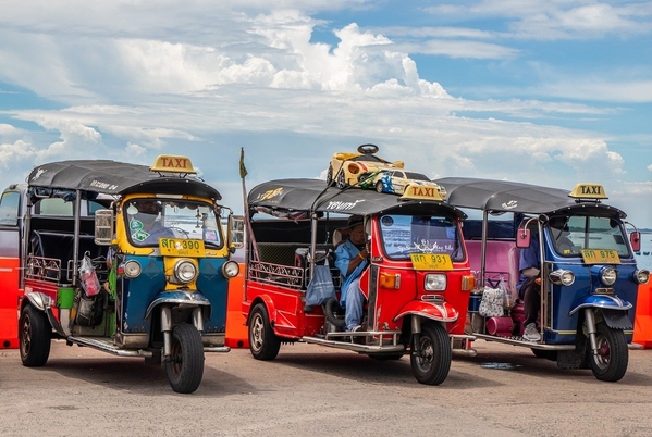 4_tuk-tuk-g68fc2bfa5_1280