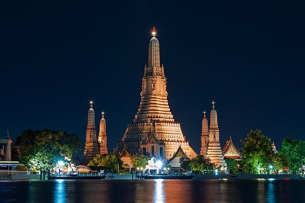 640px-0000140_-_Wat_Arun_Preecha MJ