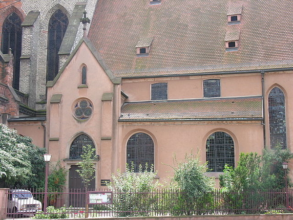 640px-Strasbourg,_entrée_de_Saint-Pierre-le-Vieux_protestant