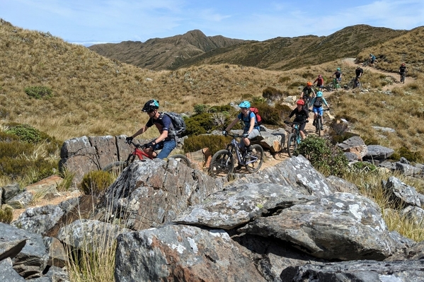 6_mountain bikers_paparoa track