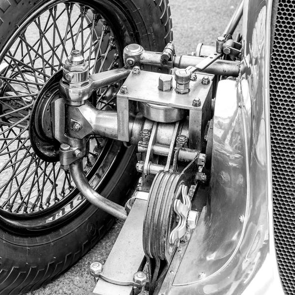 Brooklands B&W33