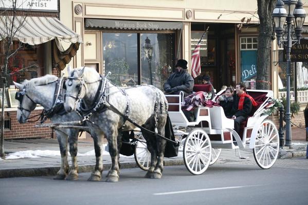 ChristmasInBethlehem_CarriageRide06_DiscoverLehighValley_AngCaggiano_preview.jpeg