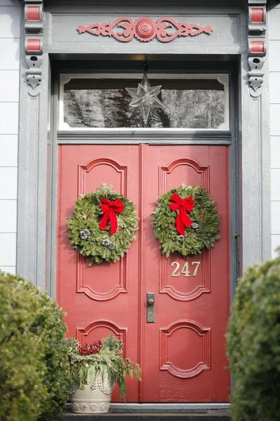 ChristmasInBethlehem_Wreaths02_DiscoverLehighValley_AngCaggiano_preview.jpeg