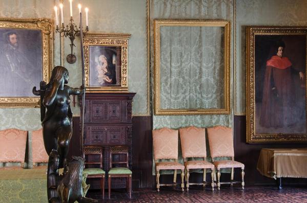 Empty_Frames_at_Isabella_Stewart_Gardner_Museum