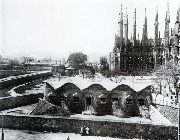 Escuelas_Sagrada_Familia Maria Antonietta Crippa Gaudí, Taschen, Köln, 2007