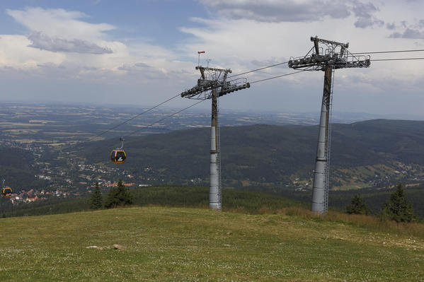 Gondola over Swieradow