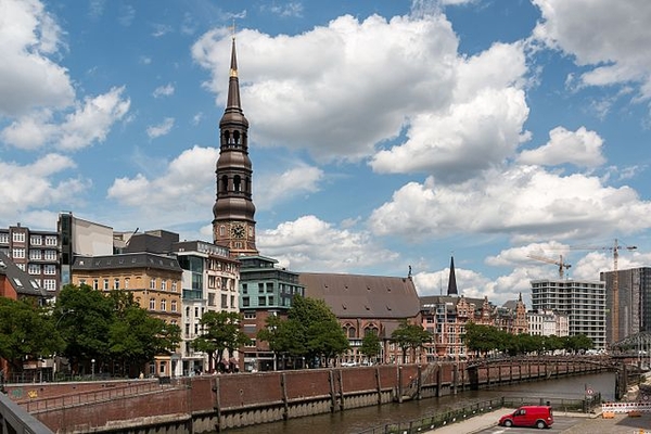 Hamburg,_Speicherstadt,_Zollkanal_(und_Katharinenkirche)_--_2016_--_3004 Dietmar Rabich