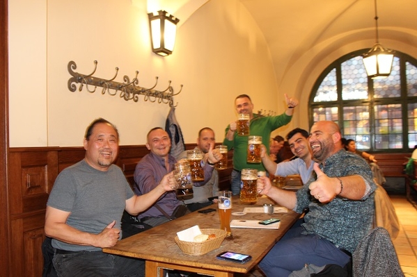 Hofbrauhaus - Friends