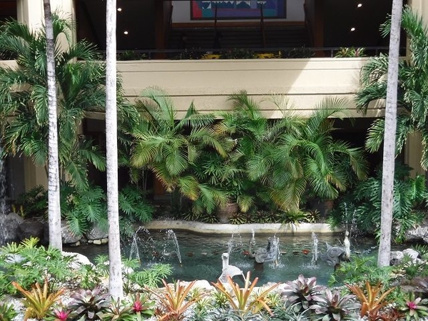 Hyatt-Regency-Waikiki-Atrium2