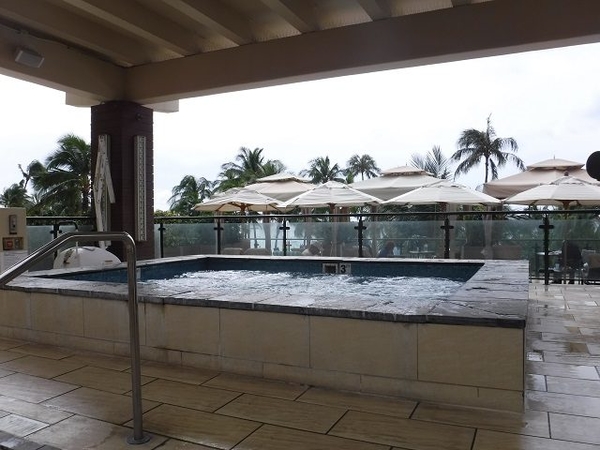 Hyatt-Regency-Waikiki-Hot-Tub