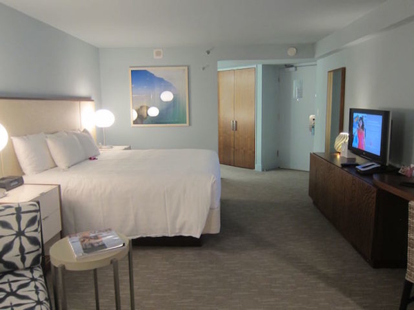 Hyatt-Regency-Waikiki-Room