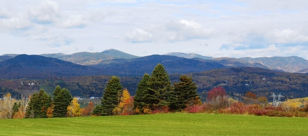 Image 13rt 138 View inland between Quebec City and Baie-Saint-Paul-r