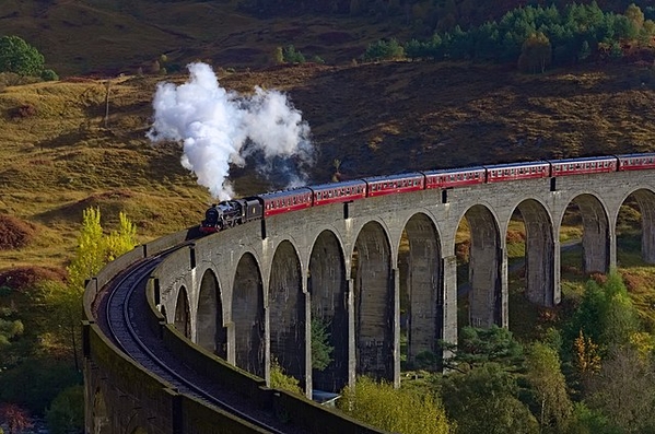 Jacobite_on_Glenfinnan_Viaduct_1_20211024 Daniel Kraft