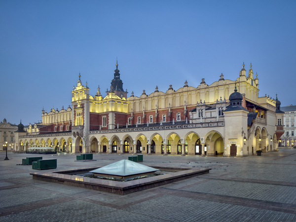 Kraków,_Sukiennice_(20190218) Courtesy Tomasz Lewandowski and Wikimedia