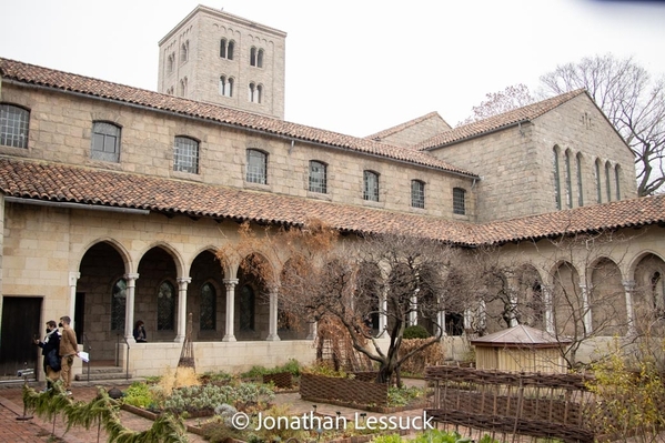 Lessuck - cloisters-18