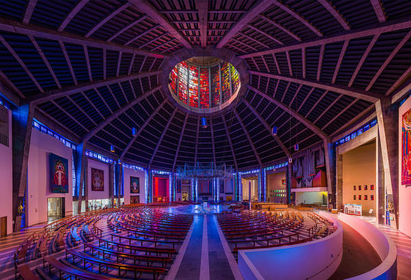 Liverpool_Metropolitan_Cathedral_Interior,_Liverpool,_UK_-_Diliff