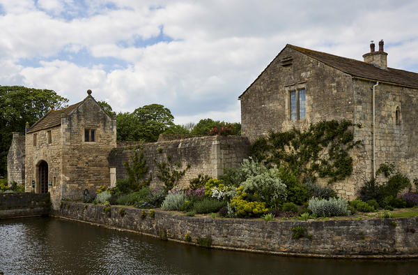 Markenfield Gatehouse moat 13 +++