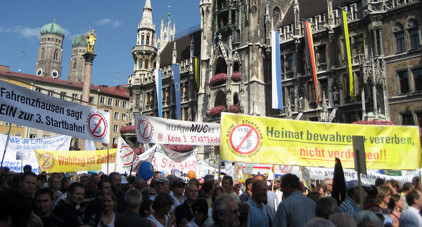 Munich-Airport-Startbahn-3-Demonstration