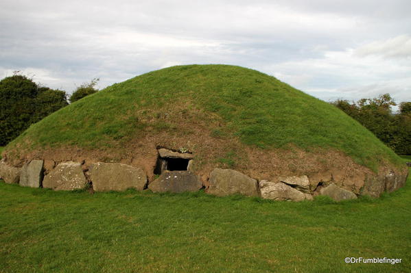 Smaller burial mound, Knowth