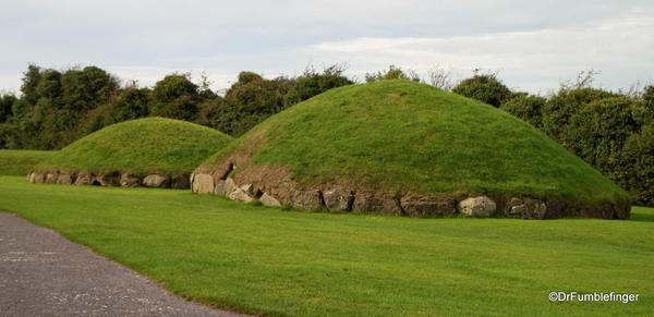 Smaller burial mounds, Knowth