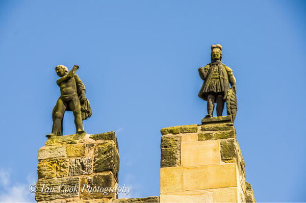 Photo 03-11-2015, 14 15 24 Alnwick Castle decoys above main gate