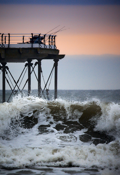 Pier fishing and waves - a bit choppy !