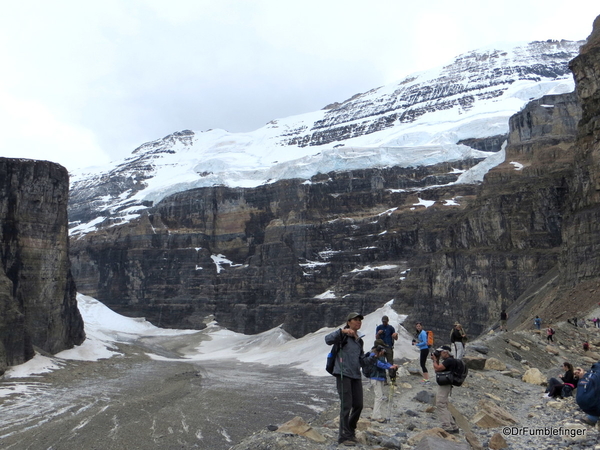 Plain of Six Glaciers 04