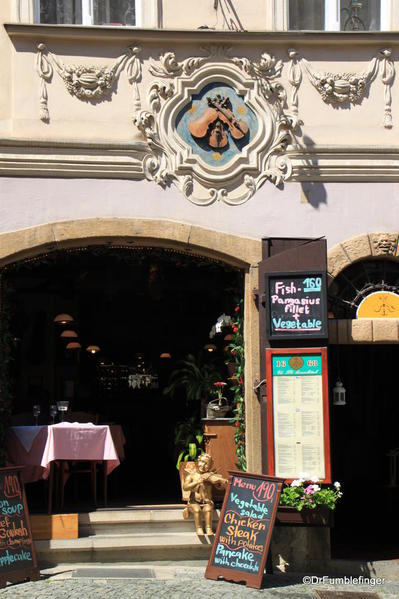 Prague, Mala Strana, entryway