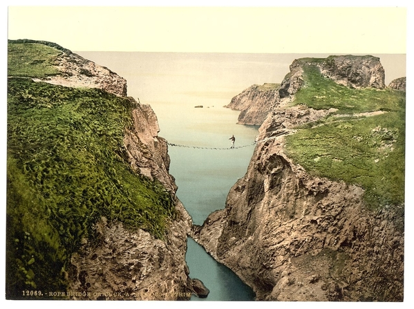 Rope_Bridge,_Carrick-a-Rede._County_Antrim,_Ireland-LCCN2002717354