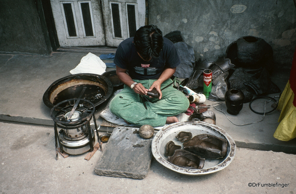 Spare Nepal 04-2002 (9) Kathmandu Lost Wax technique