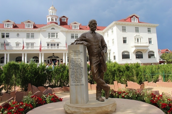 Stanley Hotel - Outside 2