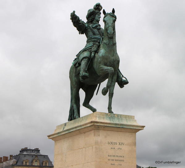 Versailles entry, statue of Louis XIV