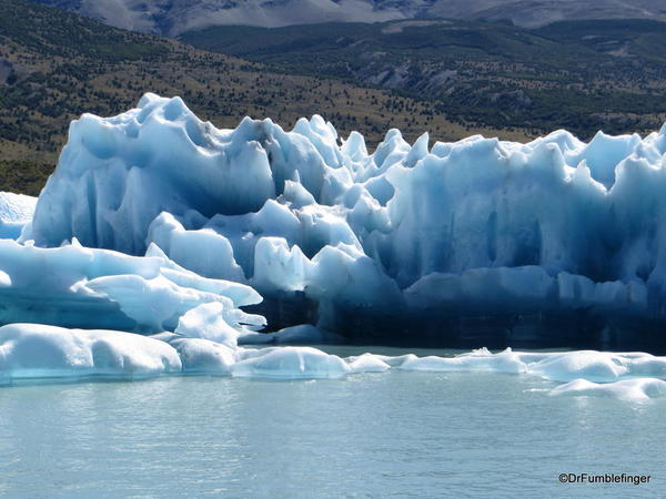 Viedma Glacier, El Chaltan. Icebergs in Viedma Lake