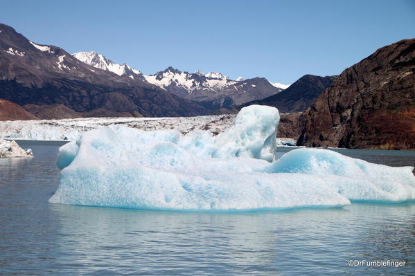 Viedma Glacier, El Chaltan. Icebergs in Viedma Lake