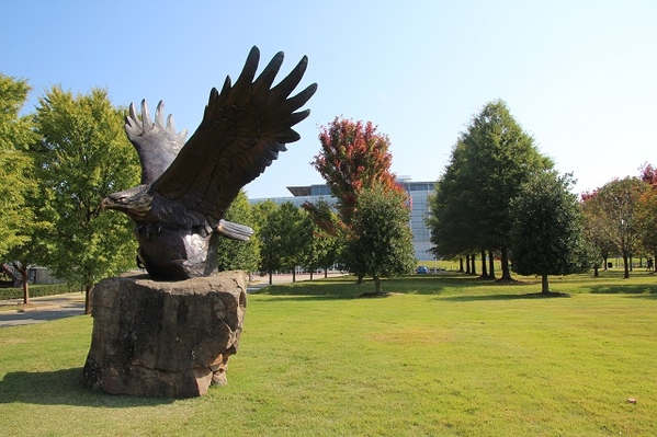 William Clinton Presidential Library - Statue