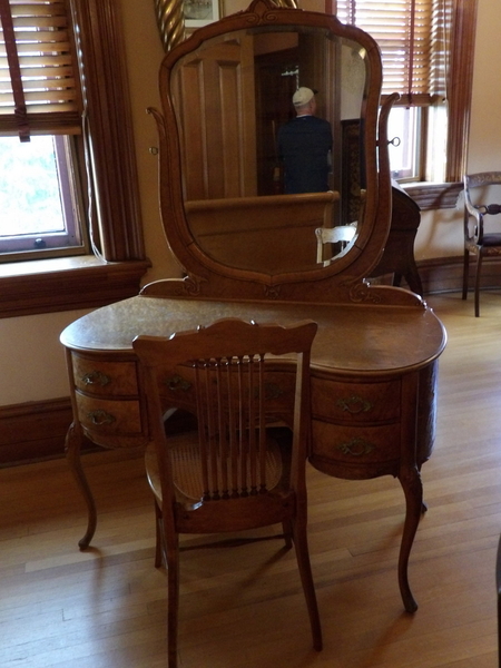 Wood Dressing Table