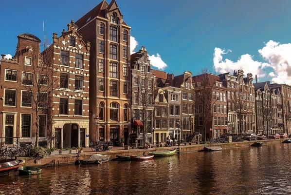 amsterdam-4045137_1280